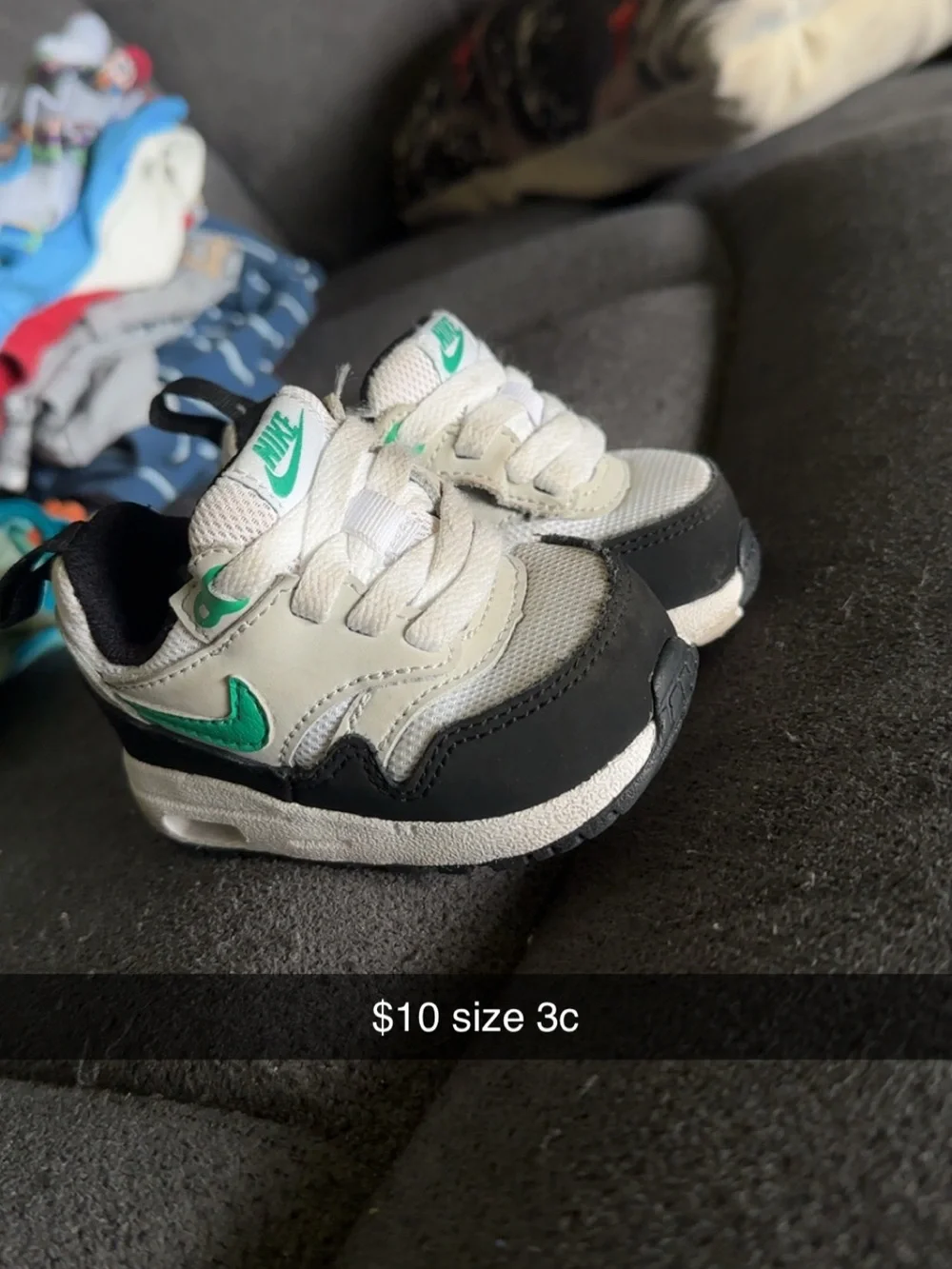 Nike Kids White, Black & Green Low-Top Sneakers